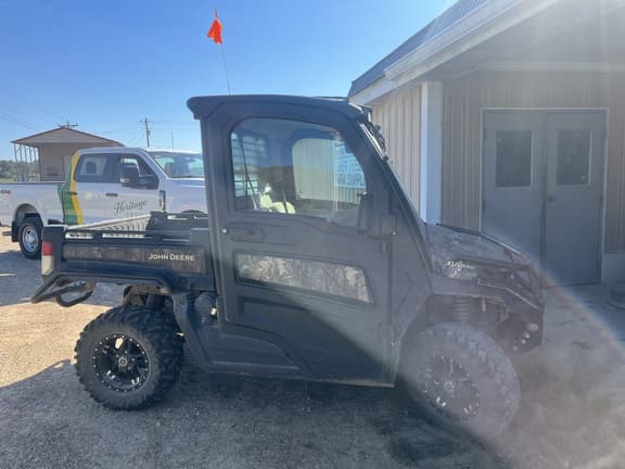 Image of John Deere XUV 835R equipment image 1