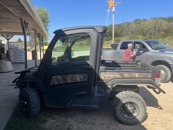 Image of John Deere XUV 835R equipment image 3