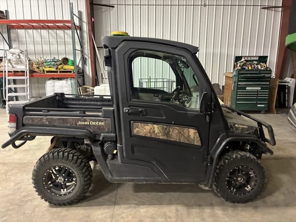 2021 John Deere XUV 835R Equipment Image0