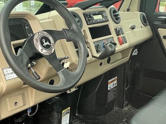 Image of John Deere XUV 835R equipment image 4
