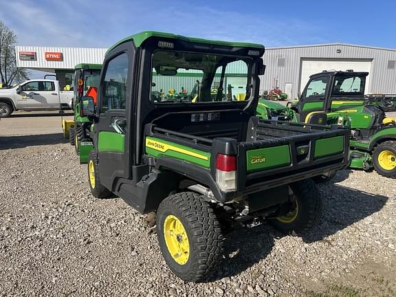 Image of John Deere XUV 835R equipment image 1