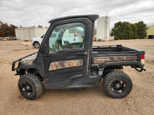 Image of John Deere XUV 835R equipment image 1