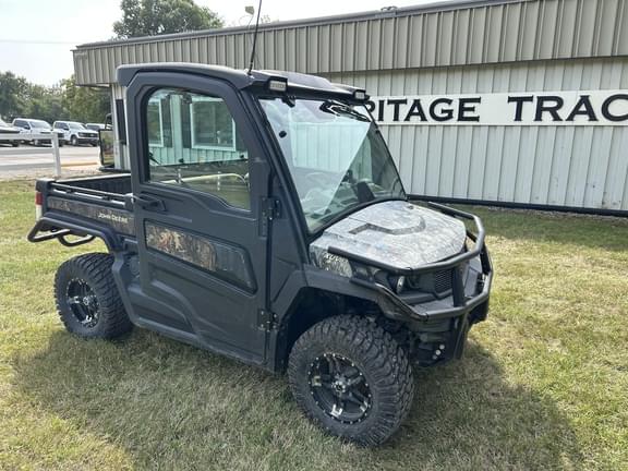 Image of John Deere XUV 835R equipment image 1