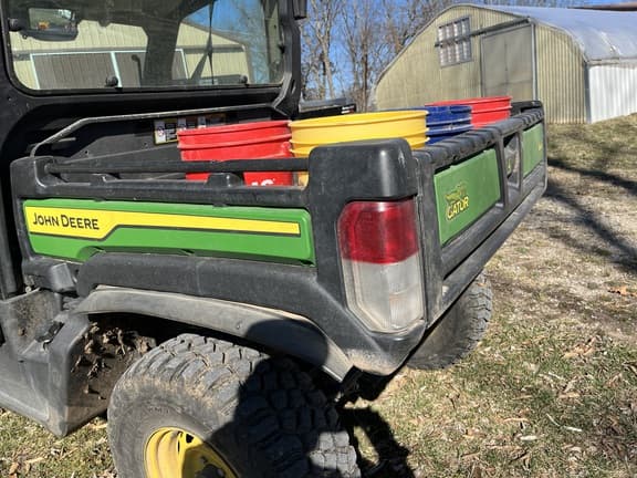 Image of John Deere XUV 835R equipment image 2