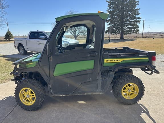 Image of John Deere XUV 835R equipment image 1