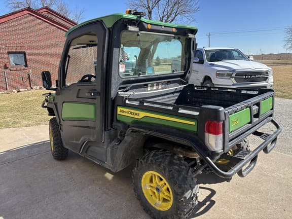 Image of John Deere XUV 835R equipment image 2