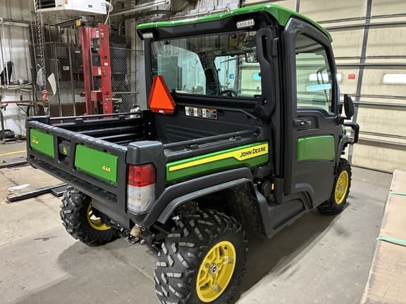 Image of John Deere XUV 835R equipment image 4
