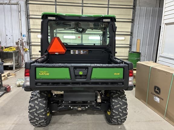 Image of John Deere XUV 835R equipment image 4