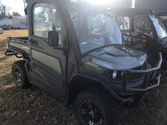 2021 John Deere XUV 835R Equipment Image0