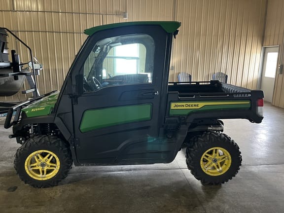 2021 John Deere XUV 835R Equipment Image0