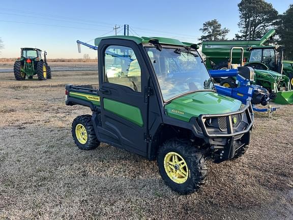 Image of John Deere XUV 835R equipment image 1