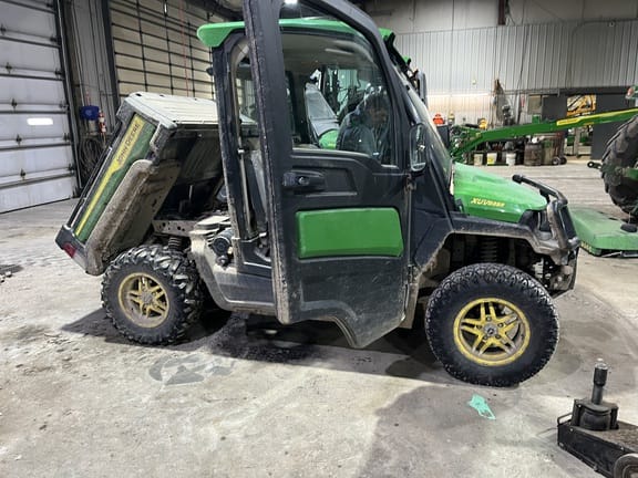 2021 John Deere XUV 835R Equipment Image0