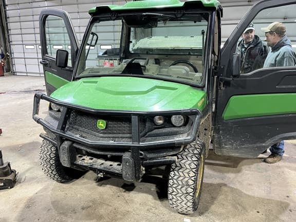 Image of John Deere XUV 835R equipment image 3