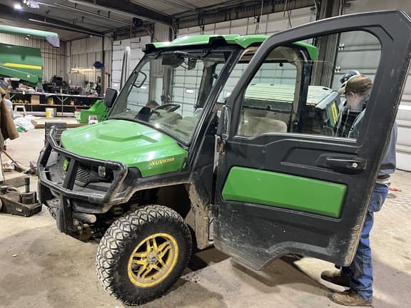 Image of John Deere XUV 835R equipment image 1