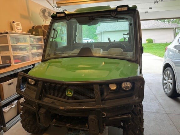 2021 John Deere XUV 835R Equipment Image0