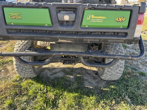 Image of John Deere XUV 835R equipment image 4