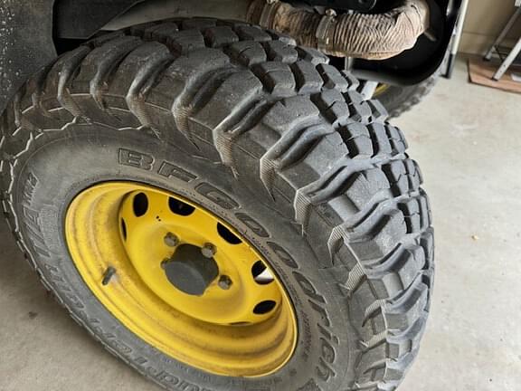 Image of John Deere XUV 835R equipment image 3