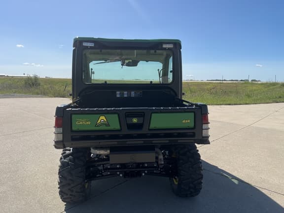 Image of John Deere XUV 835R equipment image 4