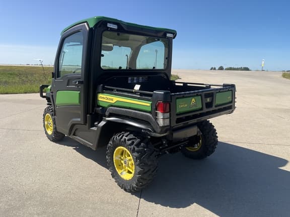 Image of John Deere XUV 835R equipment image 3