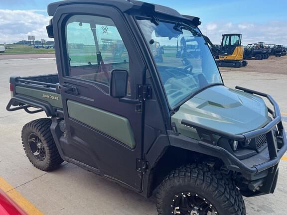 Image of John Deere XUV 835R equipment image 1