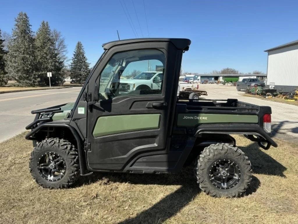 2021 John Deere XUV 835R Equipment Image0