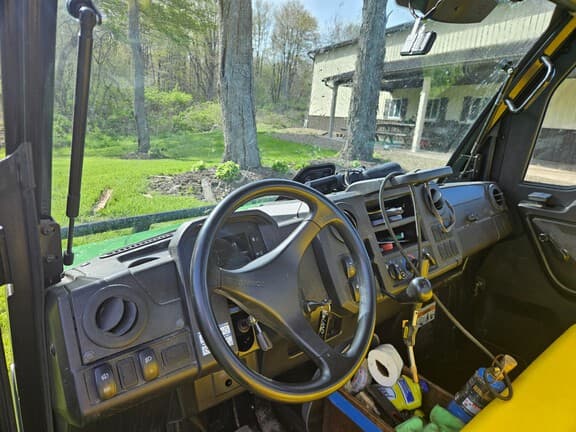 Image of John Deere XUV 865M equipment image 4