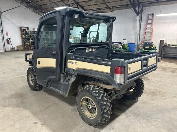 Image of John Deere XUV 835M Honor Edition equipment image 1