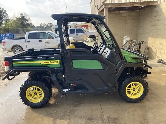 Image of John Deere XUV 835M equipment image 1