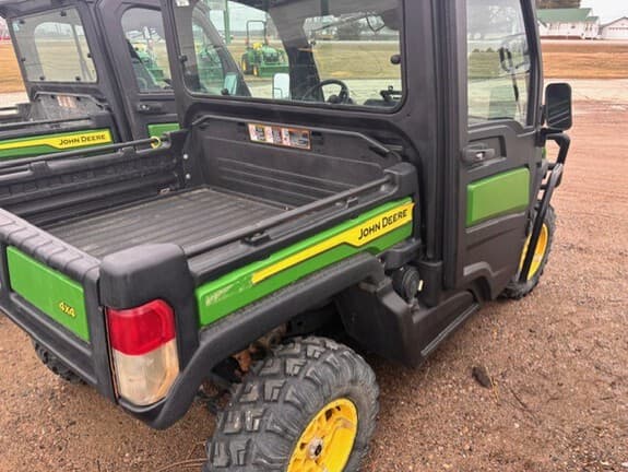 Image of John Deere XUV 835M equipment image 3