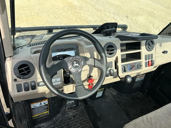 Image of John Deere XUV 835R equipment image 4