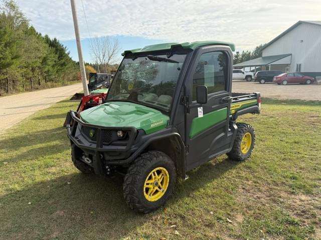 Image of John Deere XUV 835R equipment image 1