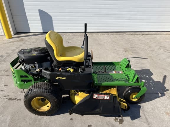 Image of John Deere Z335E equipment image 1
