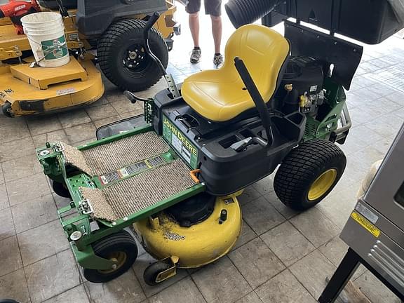 Image of John Deere Z335E equipment image 3