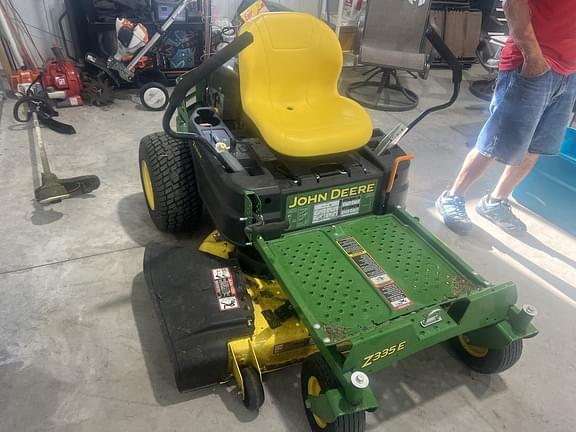 Image of John Deere Z335E equipment image 1