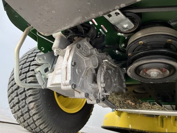 Image of John Deere Z345M equipment image 4