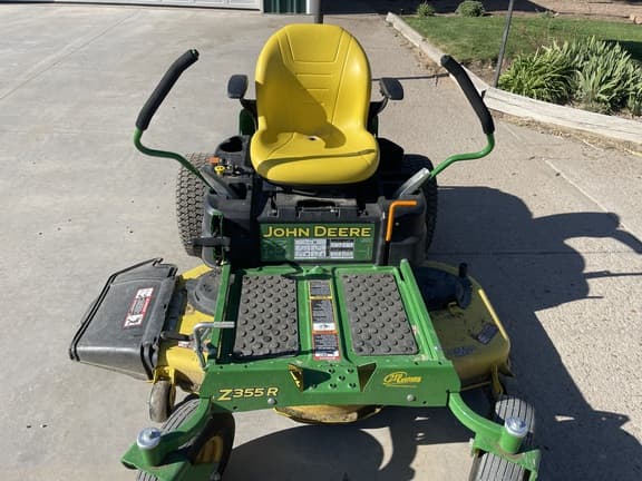 Image of John Deere Z355R equipment image 1