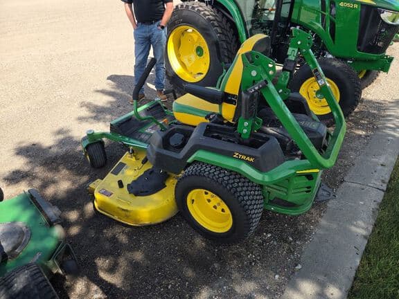 Image of John Deere Z545R equipment image 2