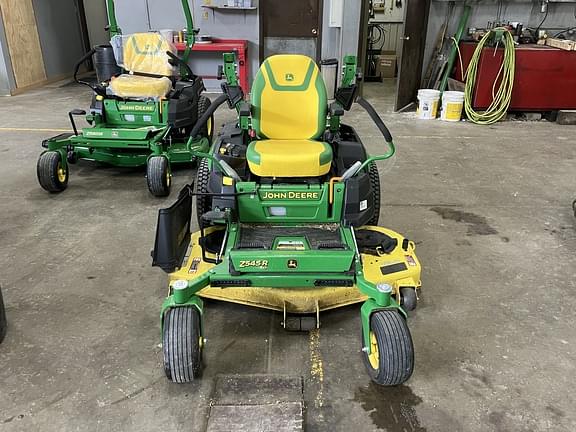 Image of John Deere Z545R equipment image 1