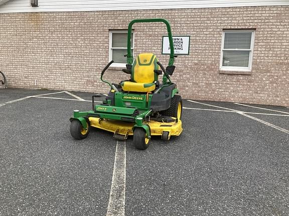 Image of John Deere Z545R equipment image 1