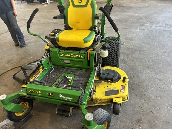 2021 John Deere Z545R Equipment Image0