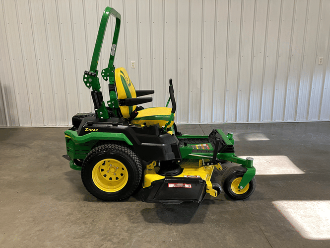 2021 John Deere Z545R Equipment Image0