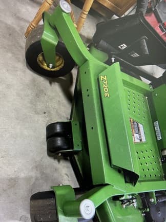 Image of John Deere Z720E equipment image 3