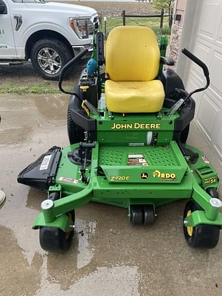 Image of John Deere Z720E equipment image 1