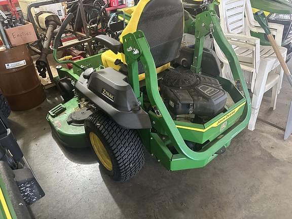 Image of John Deere Z735M equipment image 4