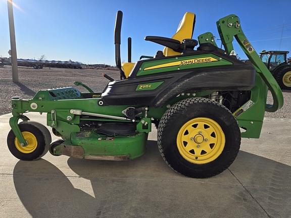 Image of John Deere Z915E equipment image 4