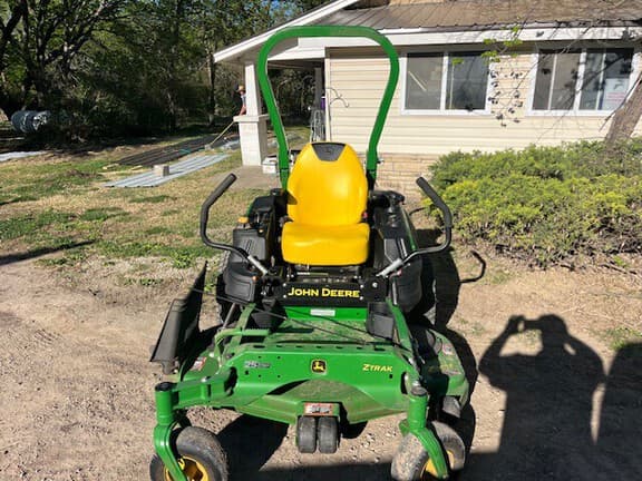 Image of John Deere Z915E equipment image 1