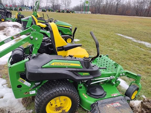 Image of John Deere Z915E equipment image 1