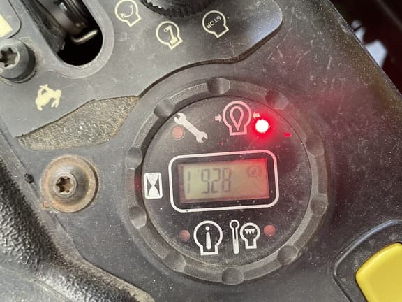 Image of John Deere Z920M equipment image 4