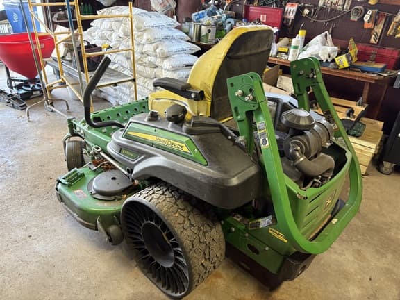 Image of John Deere Z930M equipment image 1