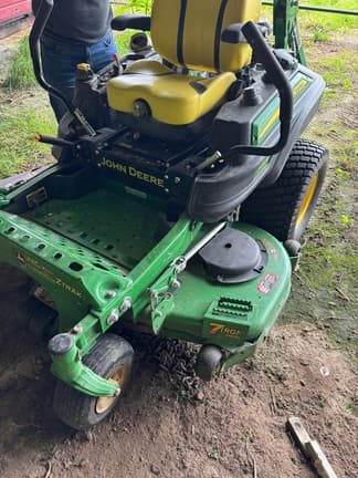 Image of John Deere Z930M equipment image 1